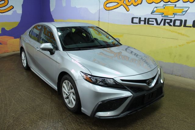 Used 2024 Toyota Camry SE FWD image 2