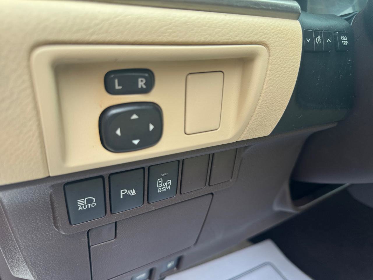 Used 2017 Lexus ES 350 w/ Luxury Package FWD image 17