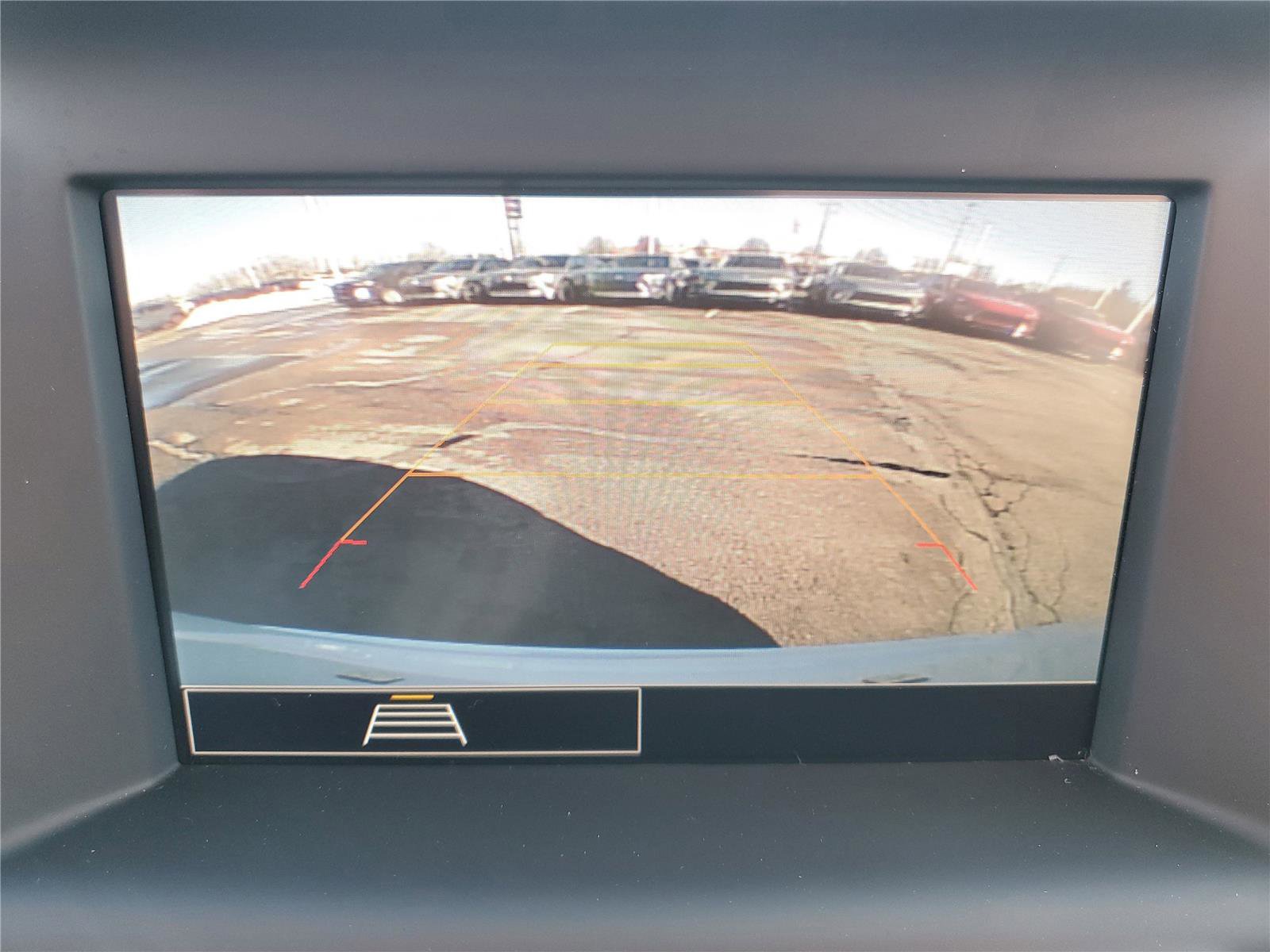 Used 2024 GMC Terrain SLE w/ Driver Convenience Package image 29