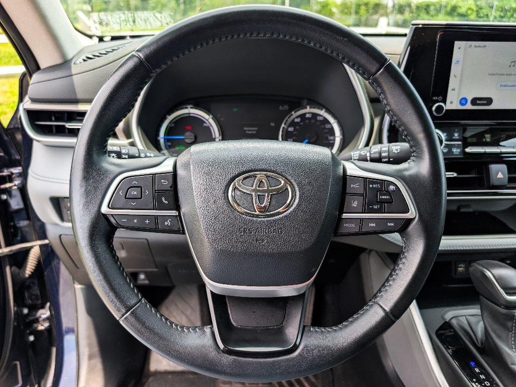 Used 2023 Toyota Highlander XLE AWD/4WD image 23