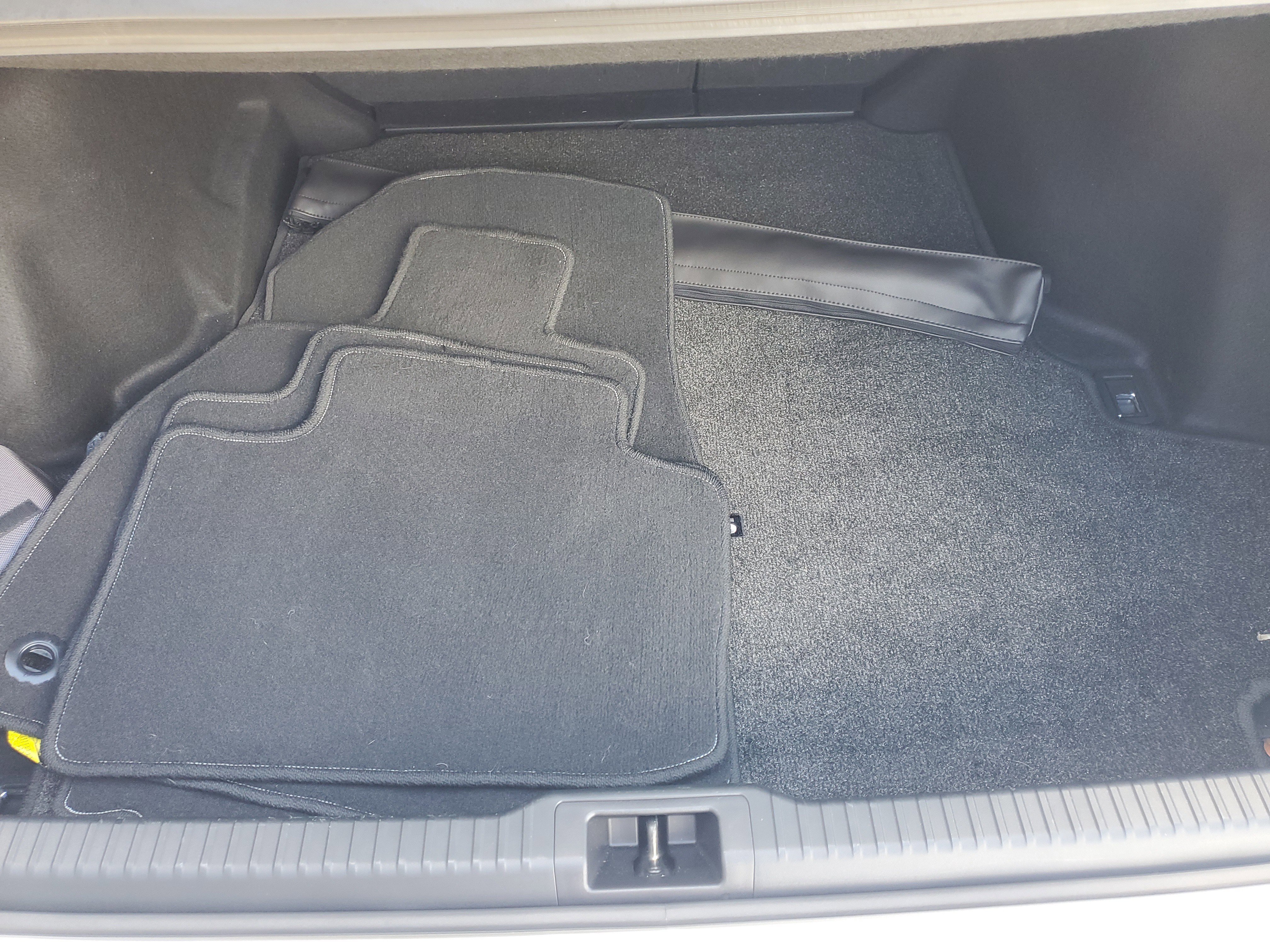 Used 2024 Lexus IS 300 w/ Comfort Package RWD image 8