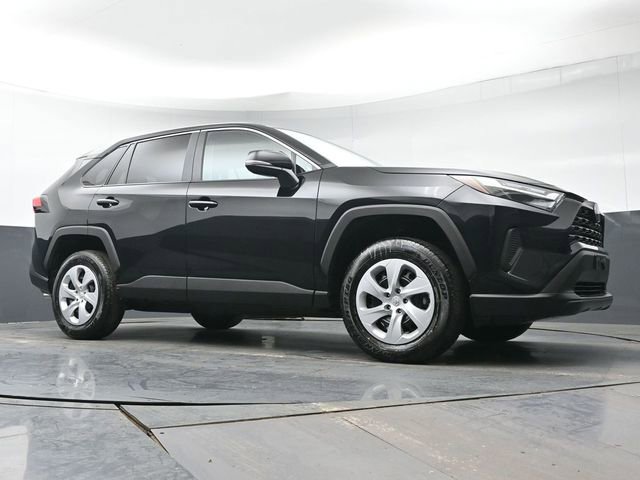 Used 2025 Toyota RAV4 LE AWD/4WD image 32