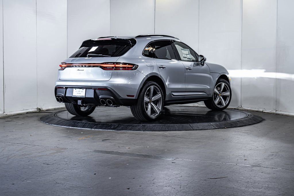 Certified 2025 Porsche Macan image 7