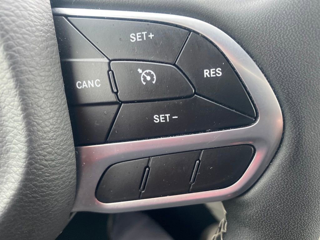 Used 2023 Chrysler Voyager LX image 9