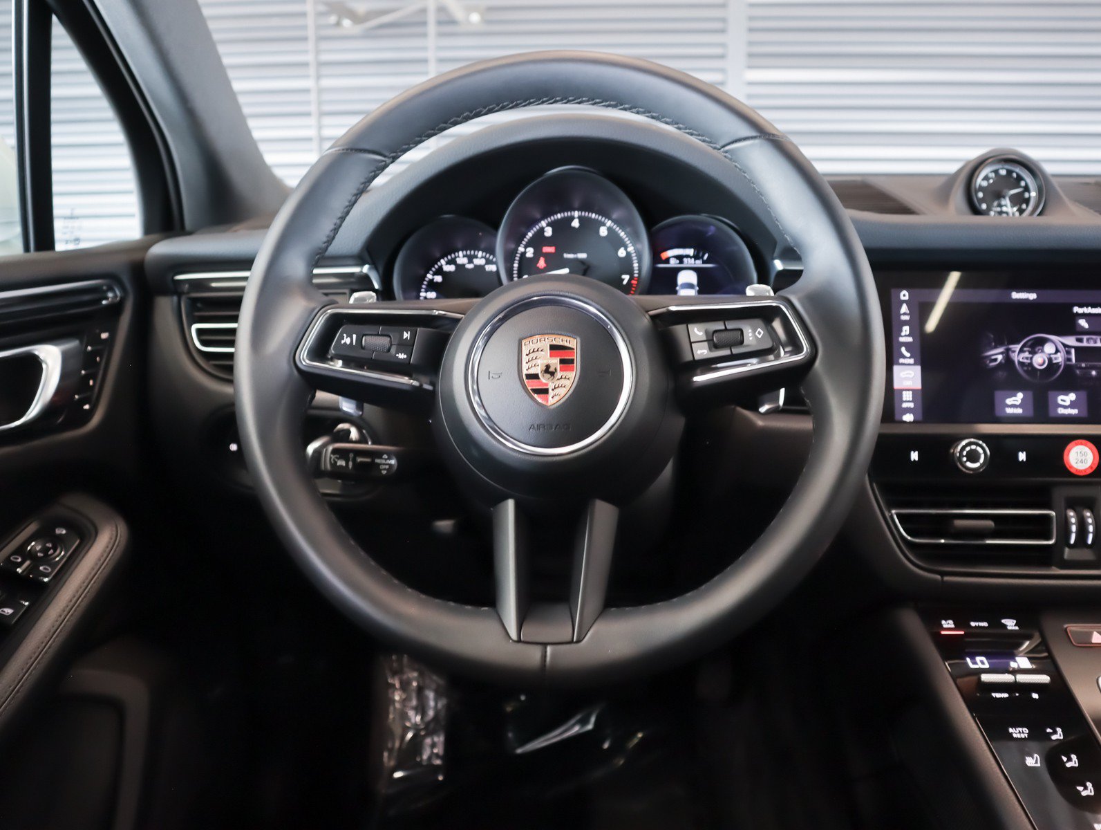 Used 2026 Porsche Macan AWD/4WD image 13