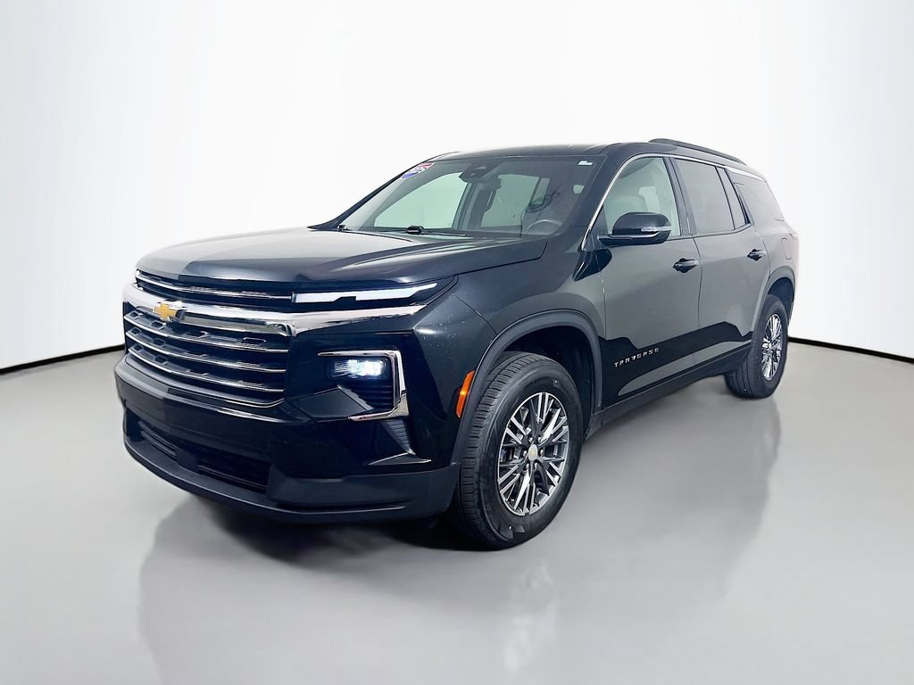 Used 2025 Chevrolet Traverse LT FWD image 3