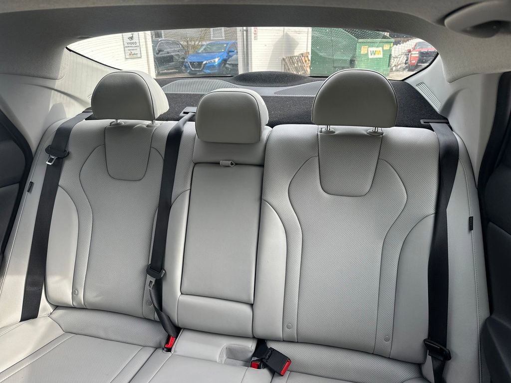 Used 2025 Hyundai Elantra Limited image 20