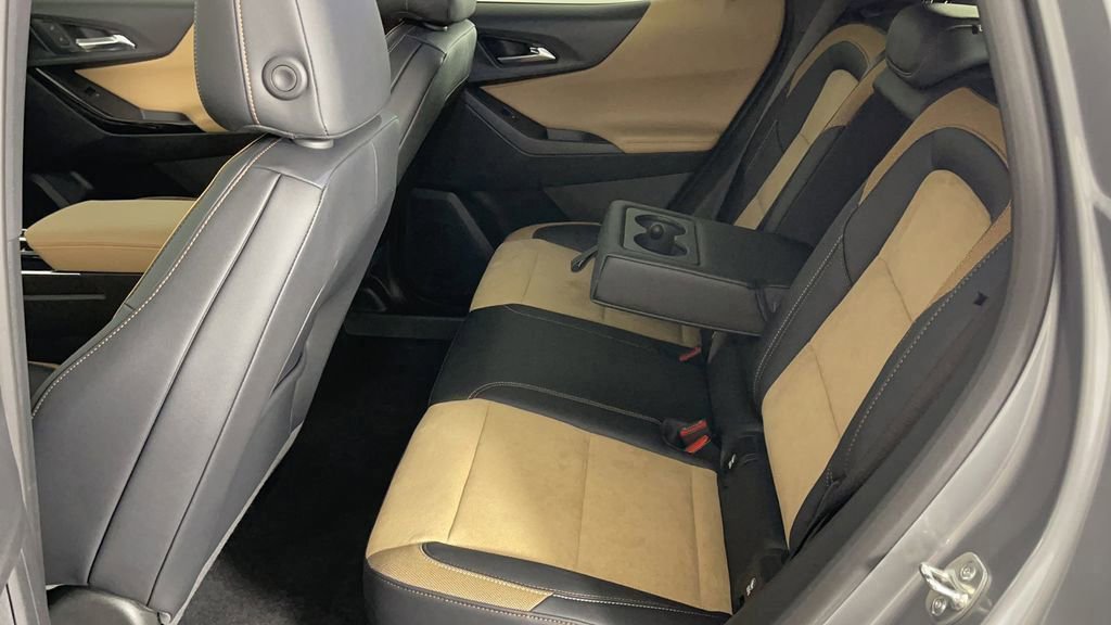 New 2025 Chevrolet Equinox ACTIV image 13