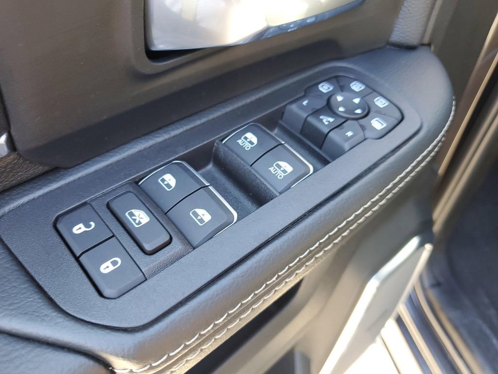 New 2025 RAM 2500 Laramie AWD/4WD image 21