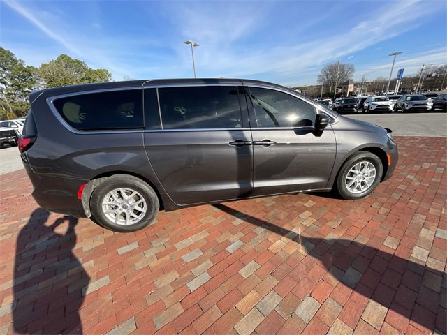 Used 2023 Chrysler Pacifica Touring-L image 20