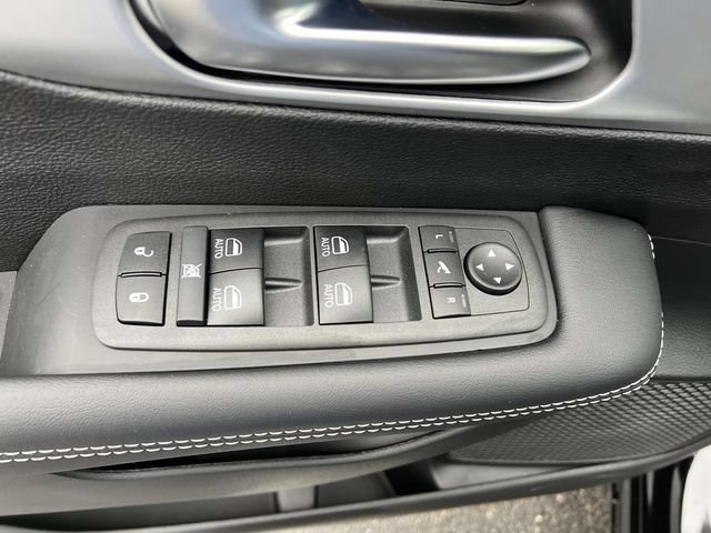 New 2026 Chrysler Pacifica Limited w/ S Appearance Package AWD/4WD image 13