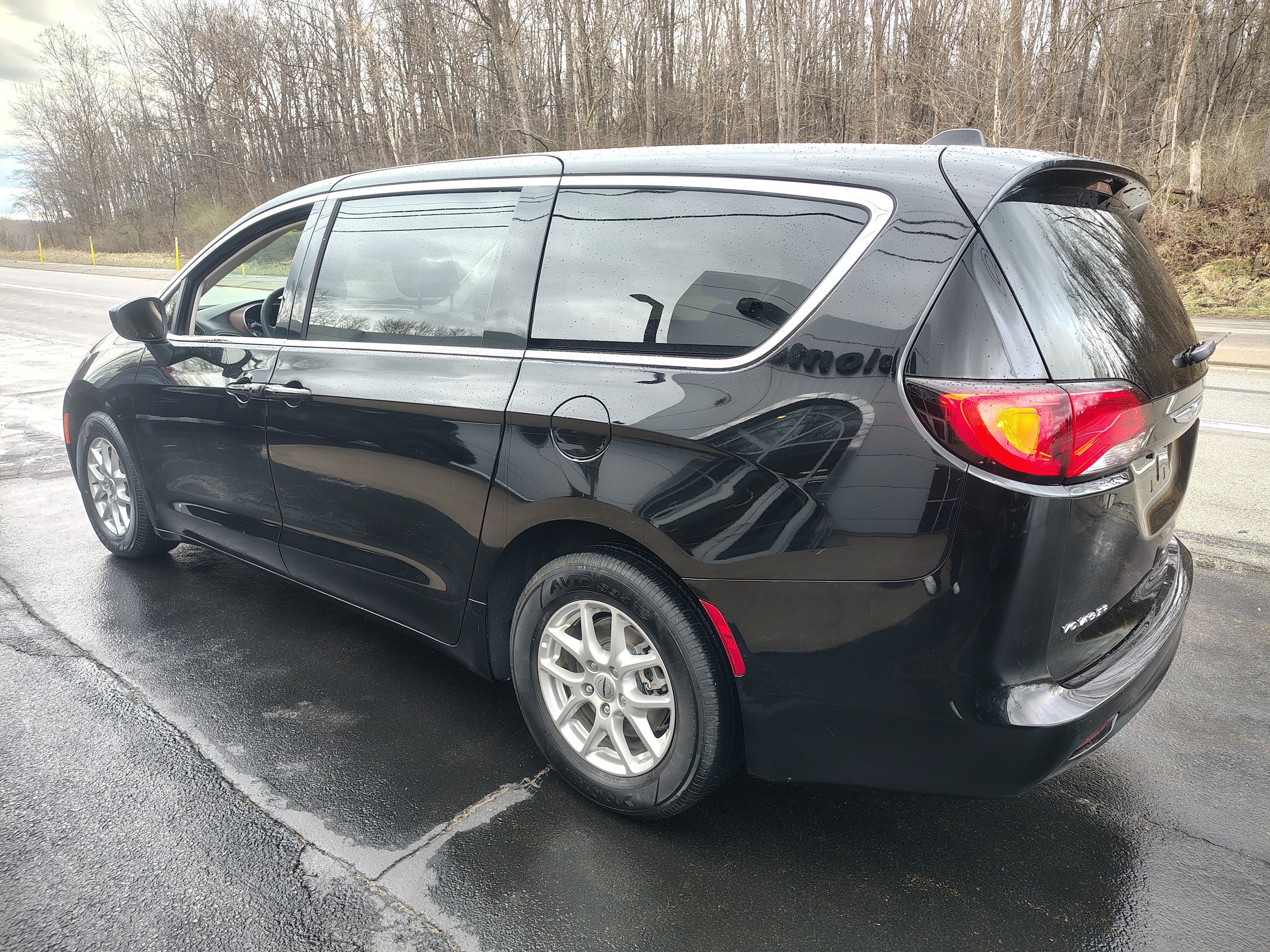 Certified 2024 Chrysler Voyager LX FWD image 9
