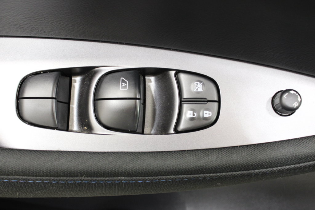 Used 2025 Nissan Leaf S FWD image 17