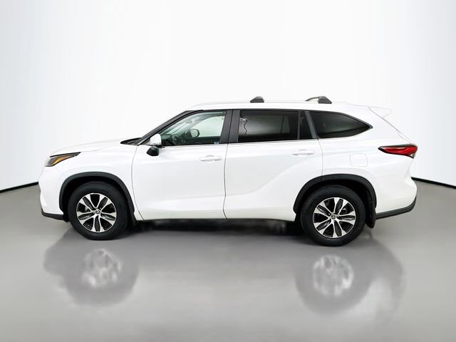 Used 2023 Toyota Highlander XLE image 4