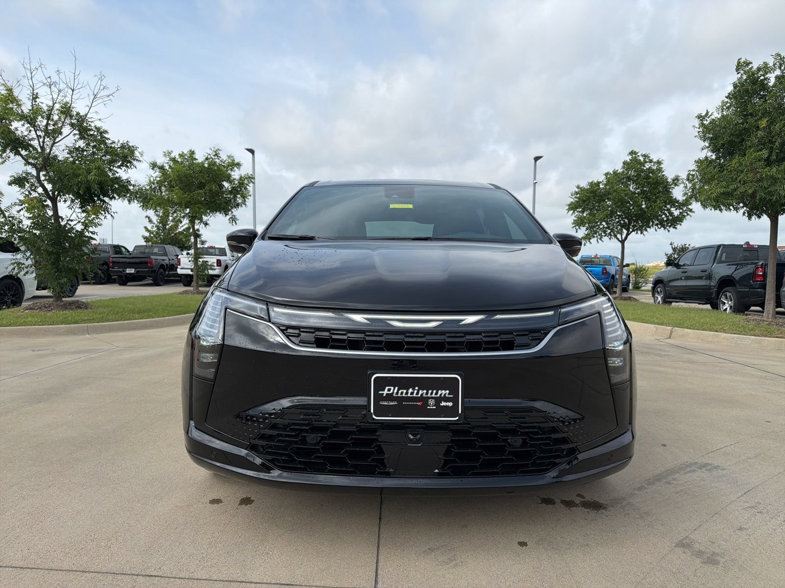 New 2027 Chrysler Pacifica Limited FWD image 9