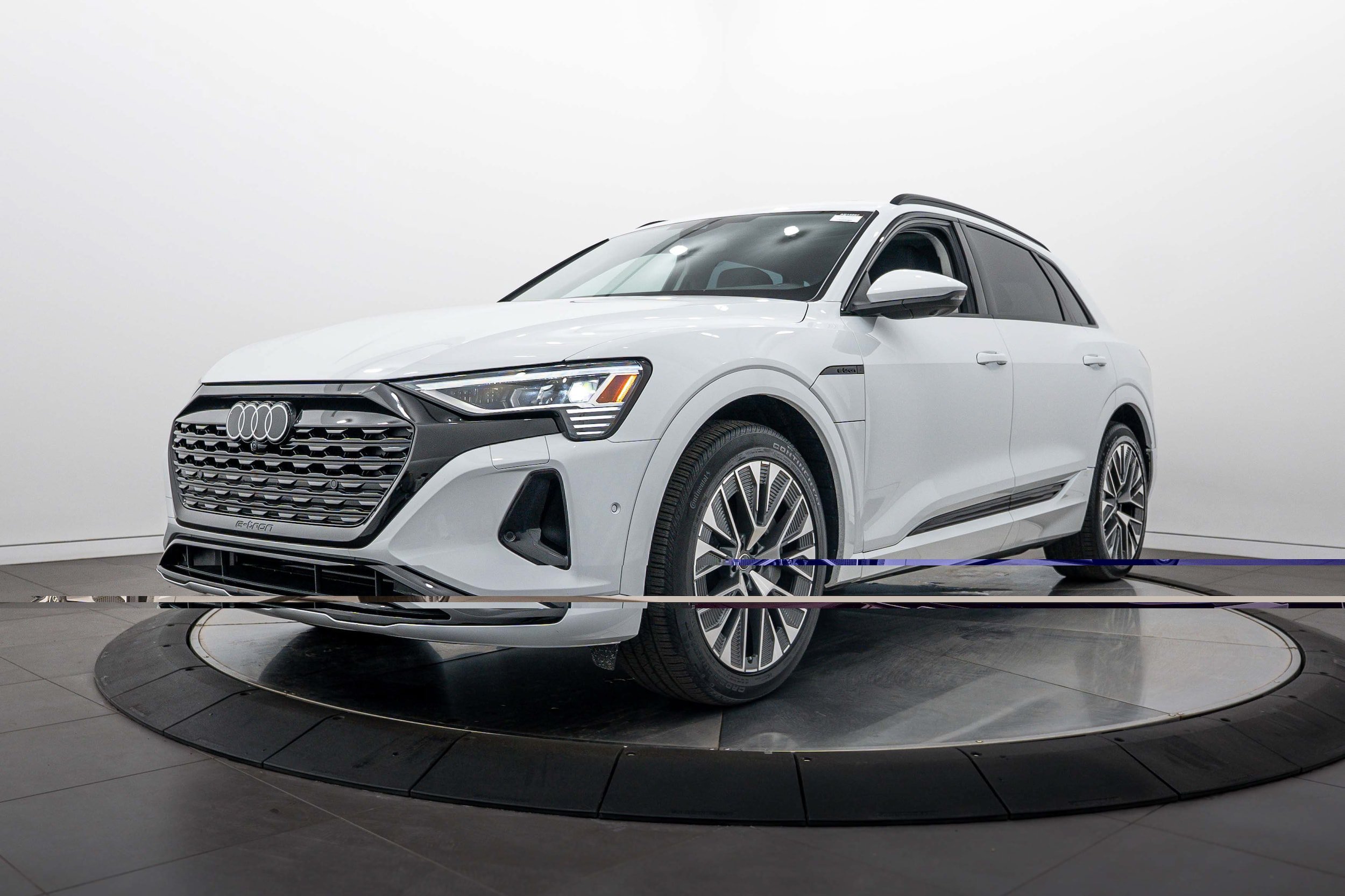 Certified 2024 Audi Q8 e-tron Premium Plus AWD/4WD image 7