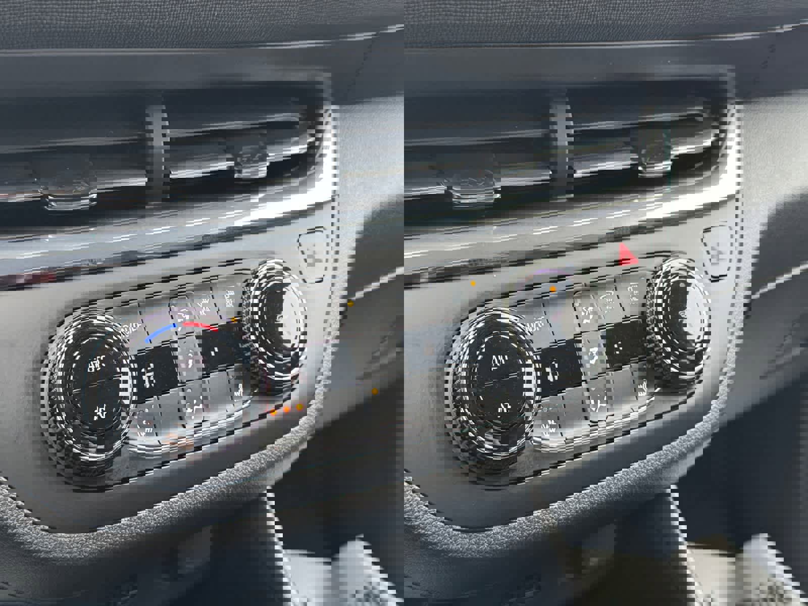 Used 2024 Buick Envista Preferred w/ Convenience I Package image 4