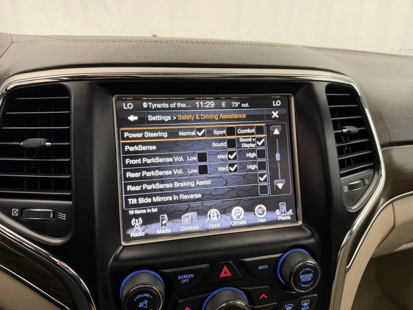 Used 2017 Jeep Grand Cherokee Overland w/ Jeep Active Safety Group AWD/4WD image 26