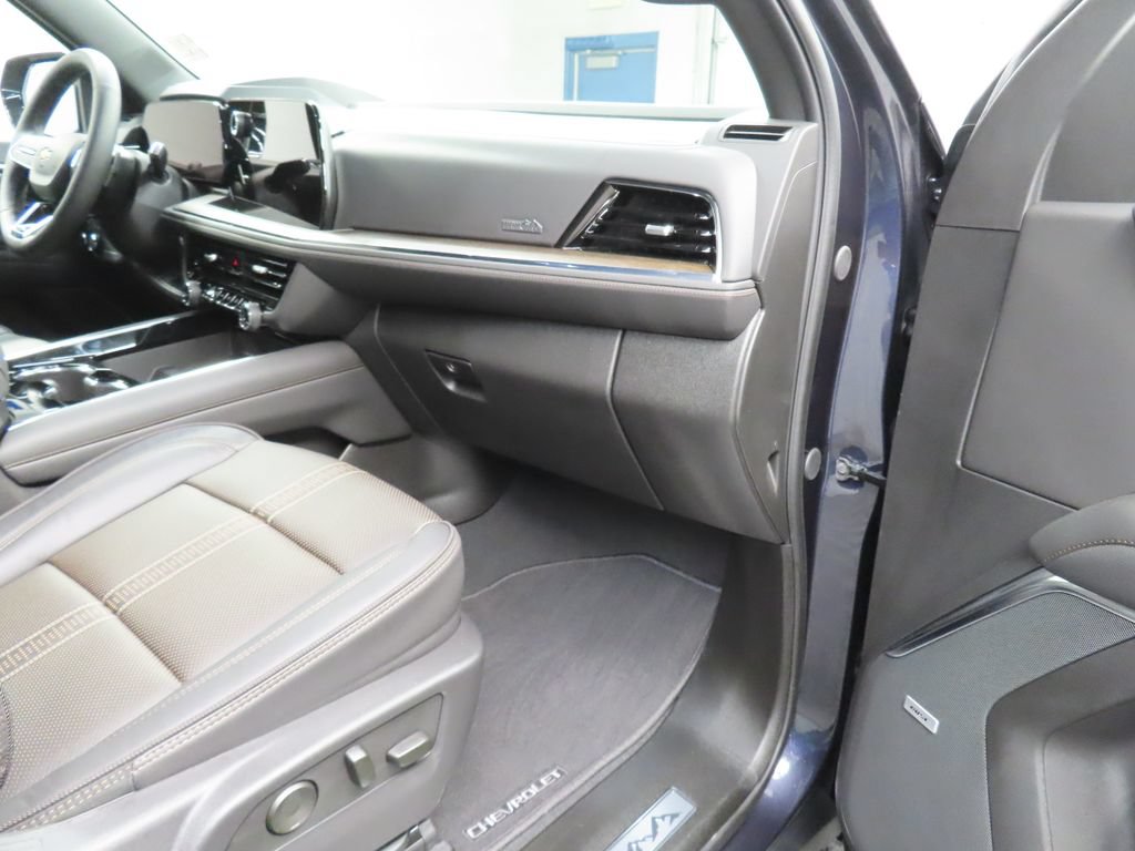 Used 2025 Chevrolet Tahoe High Country AWD/4WD image 42