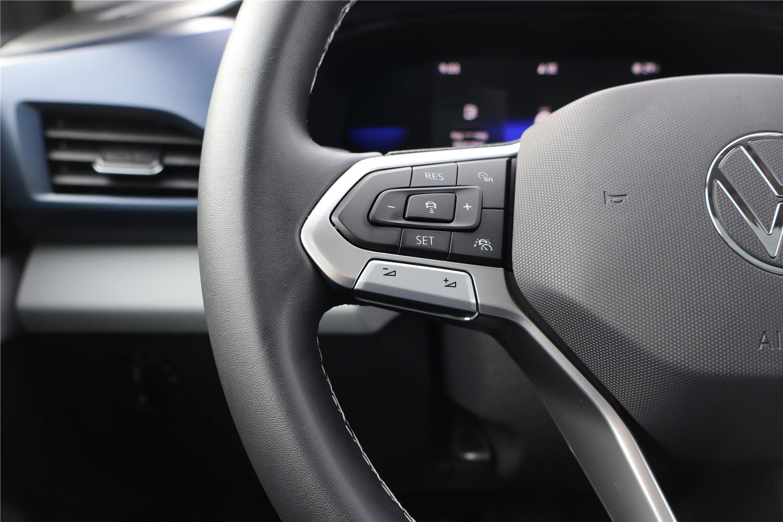 Certified 2022 Volkswagen Taos SE image 16