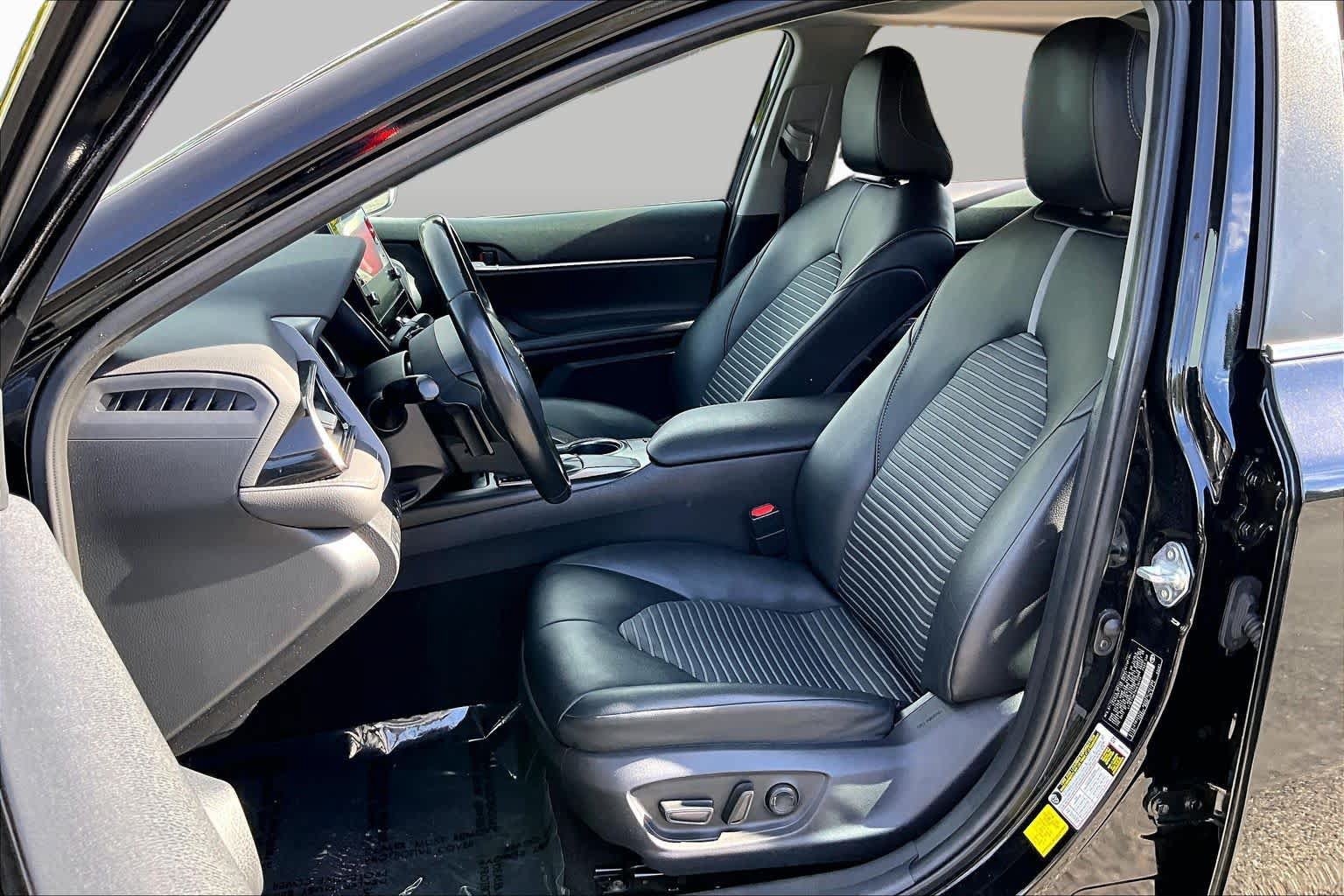 Used 2021 Toyota Camry SE w/ Cold Weather Package FWD image 8
