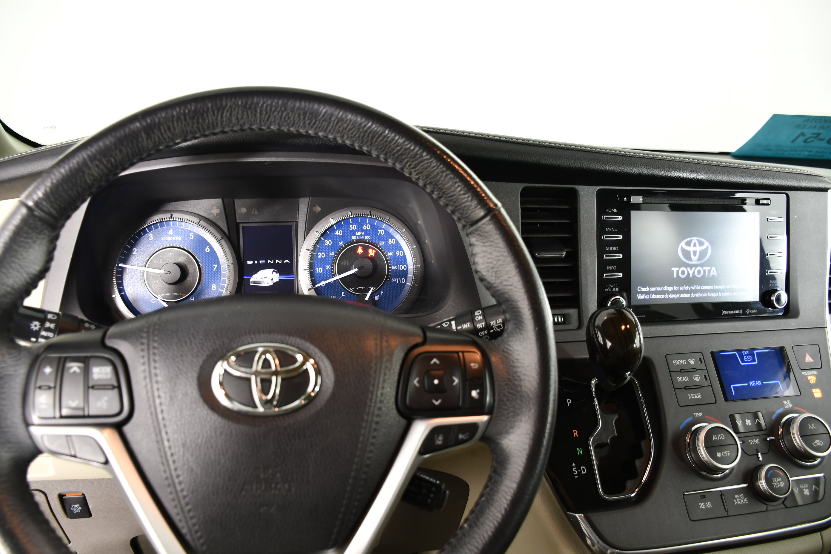 Used 2018 Toyota Sienna XLE FWD image 16