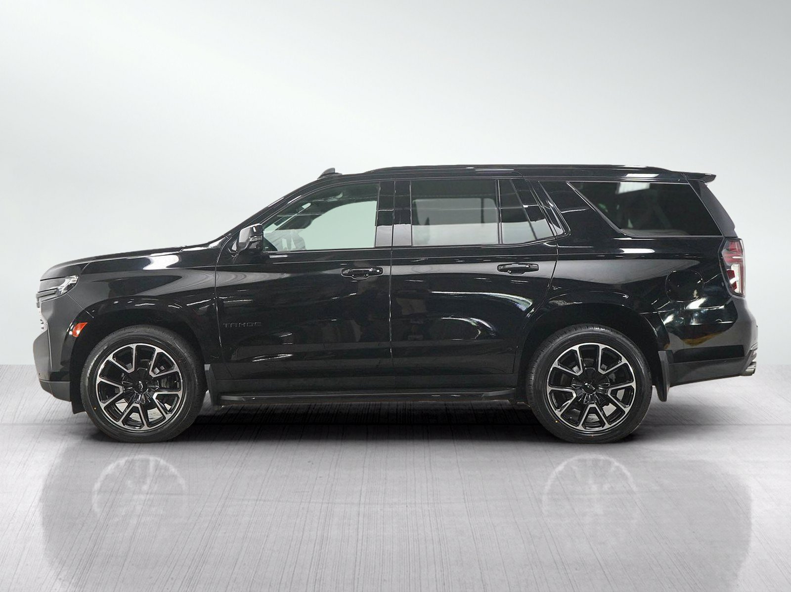 Used 2022 Chevrolet Tahoe RST w/ Sport Performance Package AWD/4WD image 2