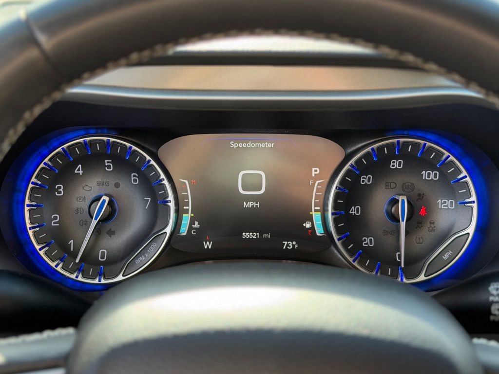 Used 2024 Chrysler Pacifica Touring-L FWD image 16