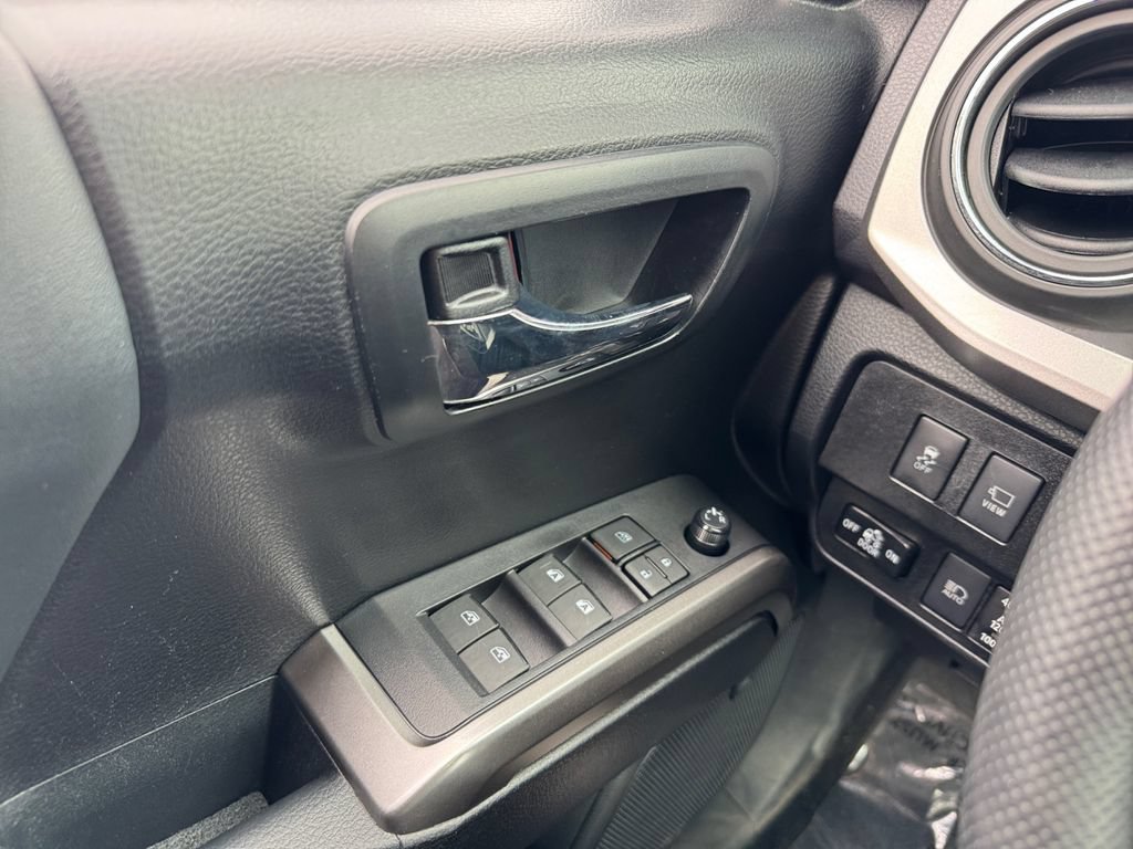 Certified 2022 Toyota Tacoma Limited AWD/4WD image 11