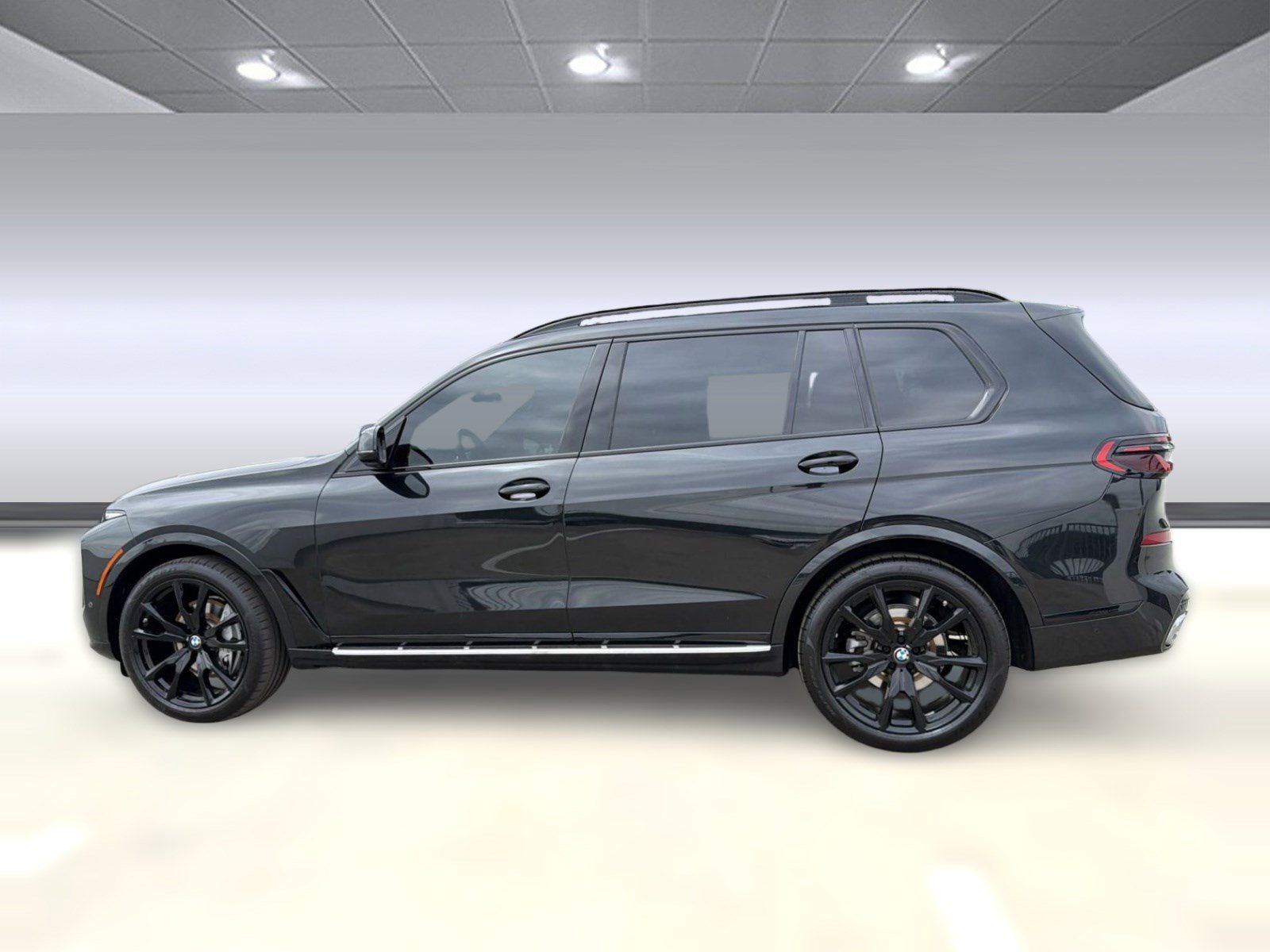Certified 2023 BMW X7 xDrive40i w/ M Sport Package image 2
