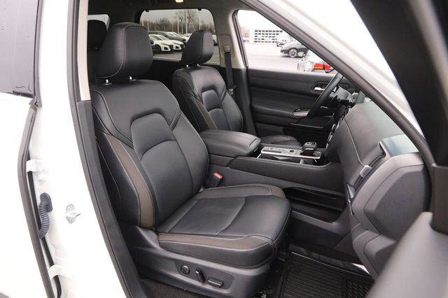 Used 2024 Nissan Pathfinder SL w/ SL Premium Package image 23