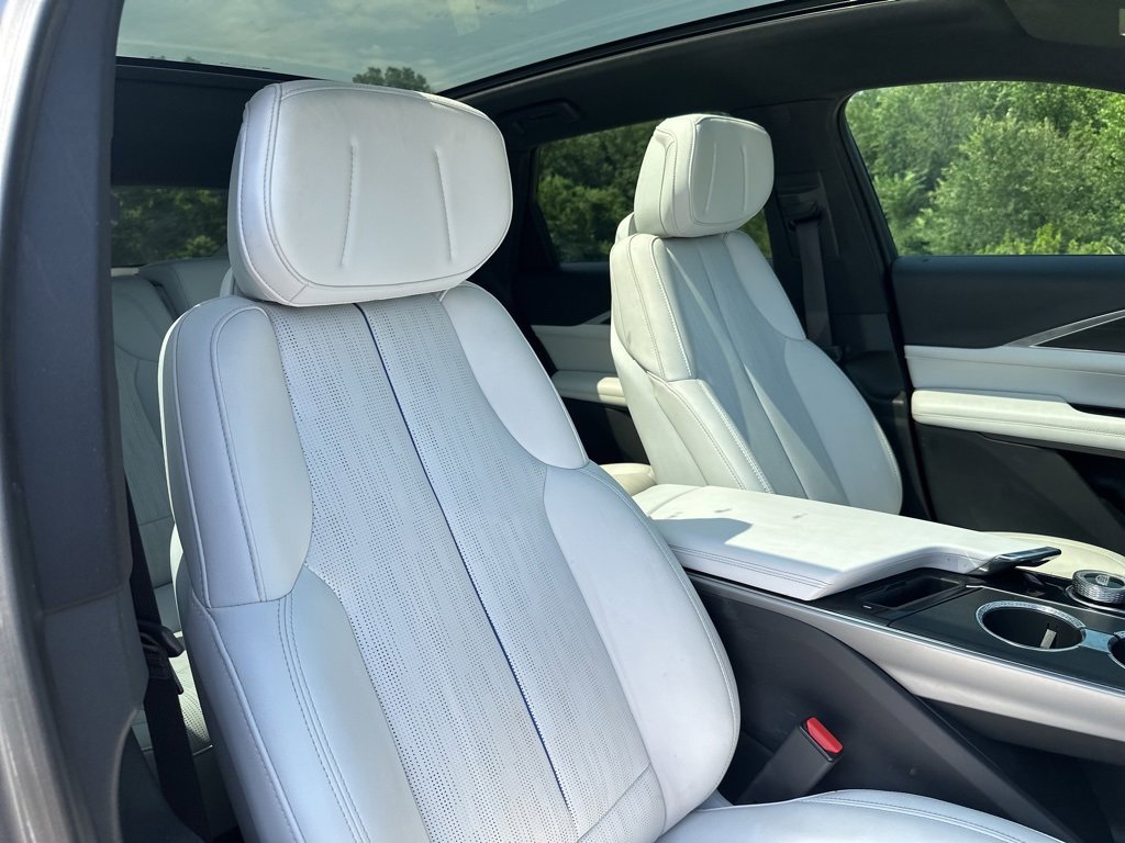 Certified 2024 Cadillac Lyriq Sport image 29