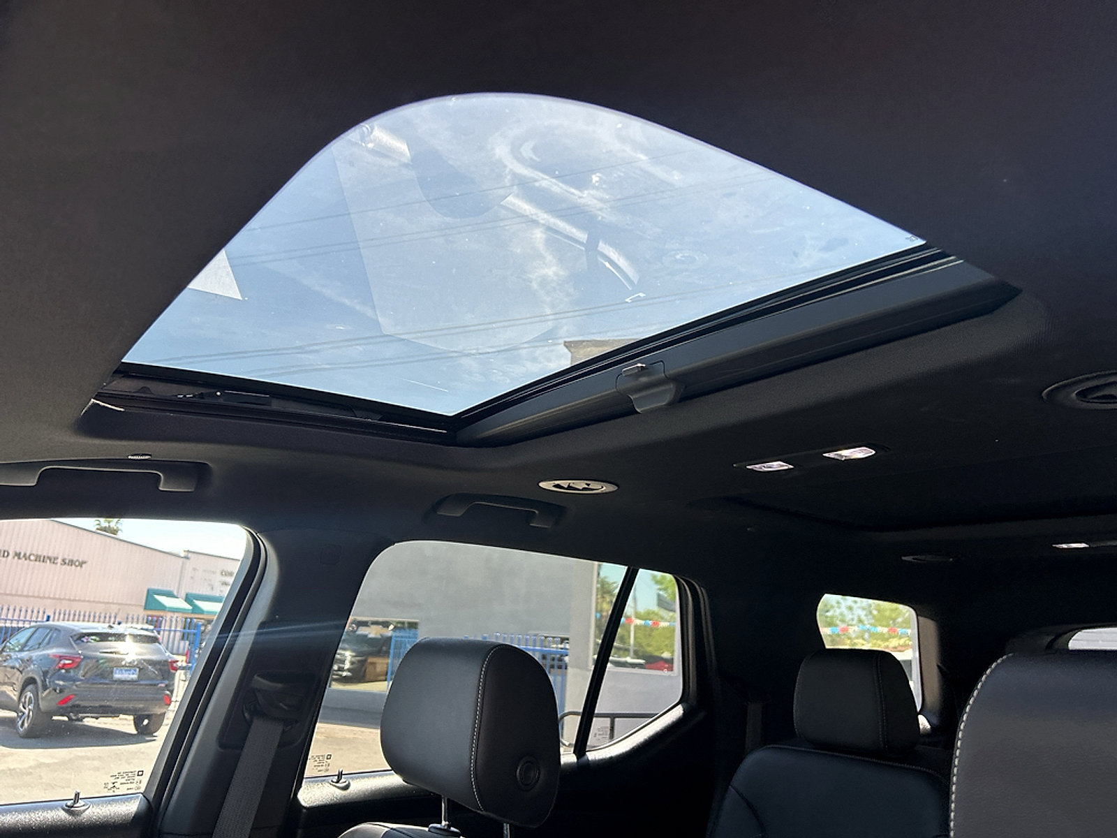 Used 2023 Chevrolet Traverse LT w/ LT Premium Package FWD image 17