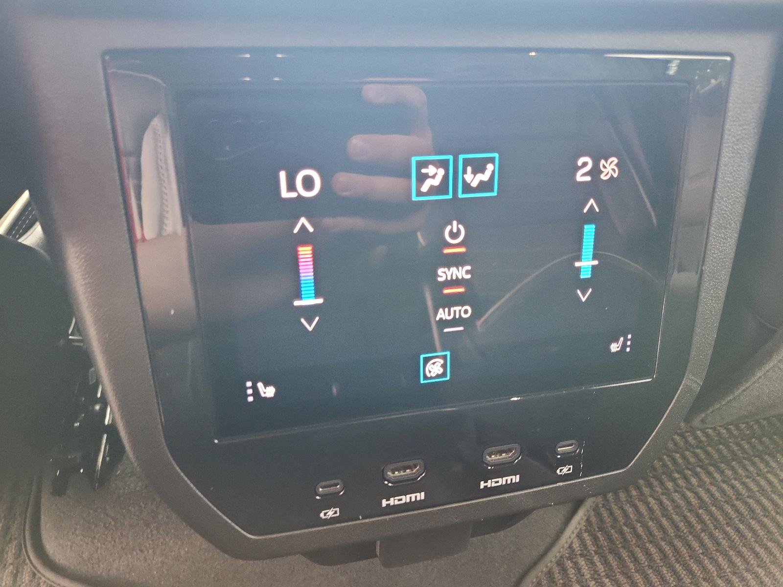 Certified 2025 GMC Yukon Denali Ultimate AWD/4WD image 17