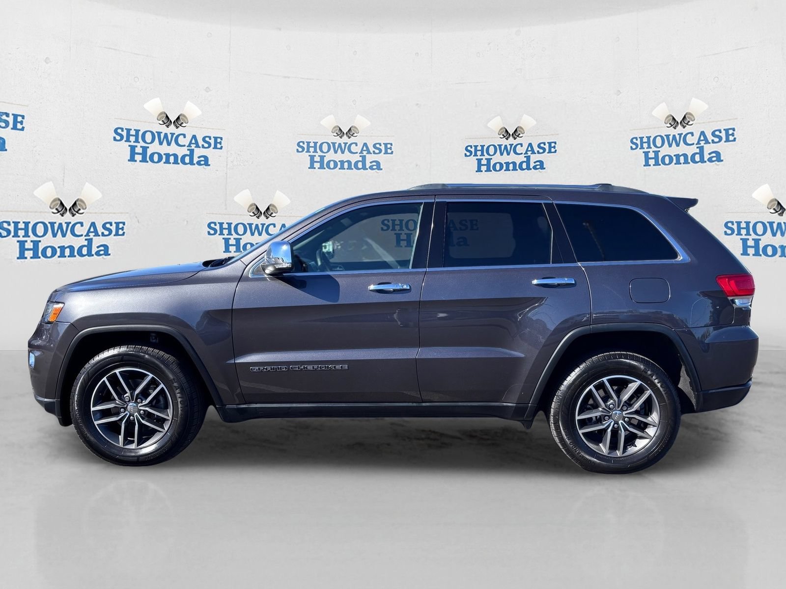 Used 2018 Jeep Grand Cherokee Limited AWD/4WD image 4