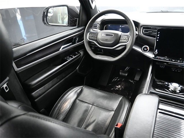 Used 2024 Jeep Wagoneer Base w/ Premium Group I image 10