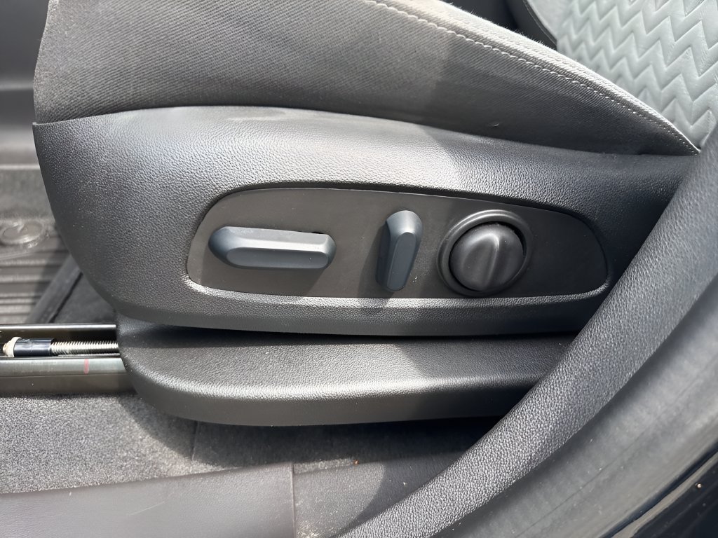 Used 2024 Chevrolet Equinox LS w/ LS Convenience Package FWD image 11