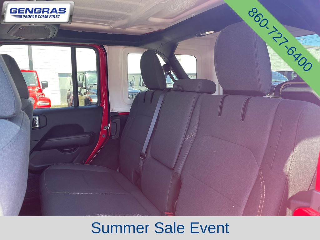 Used 2025 Jeep Wrangler Unlimited Sahara AWD/4WD image 33