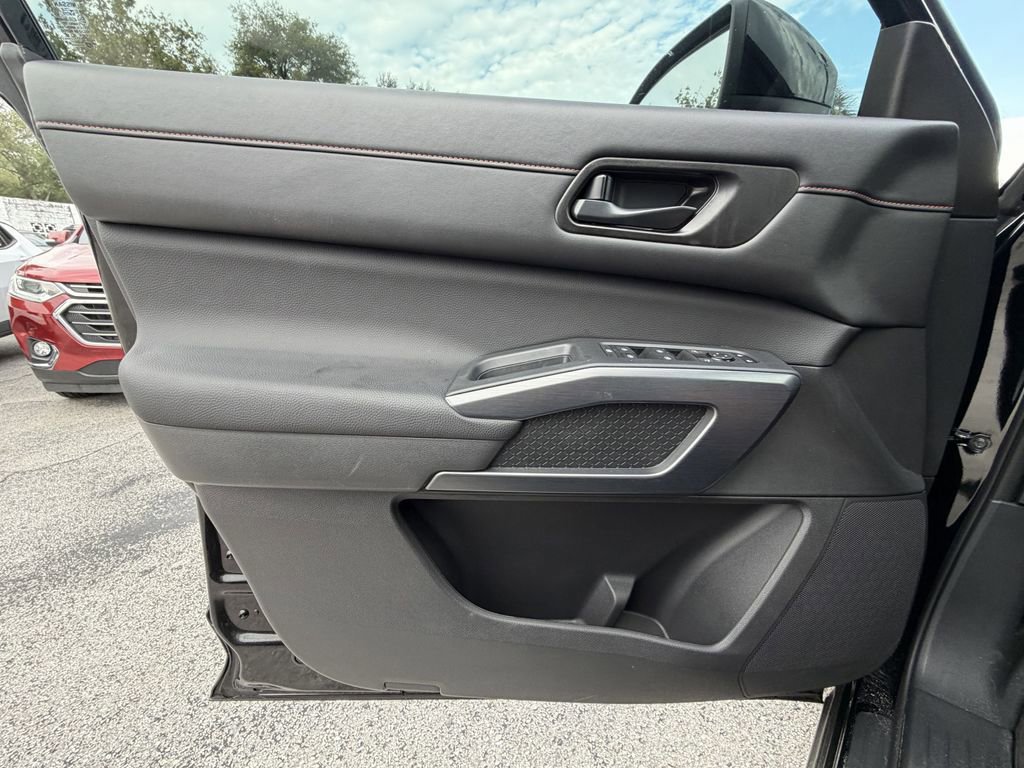 Used 2025 Nissan Pathfinder Rock Creek AWD/4WD image 22