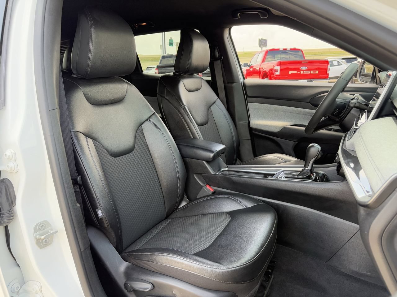 Used 2024 Jeep Compass Latitude AWD/4WD image 32