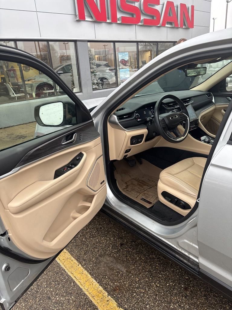 Used 2021 Jeep Grand Cherokee L Limited w/ Luxury Tech Group II image 8