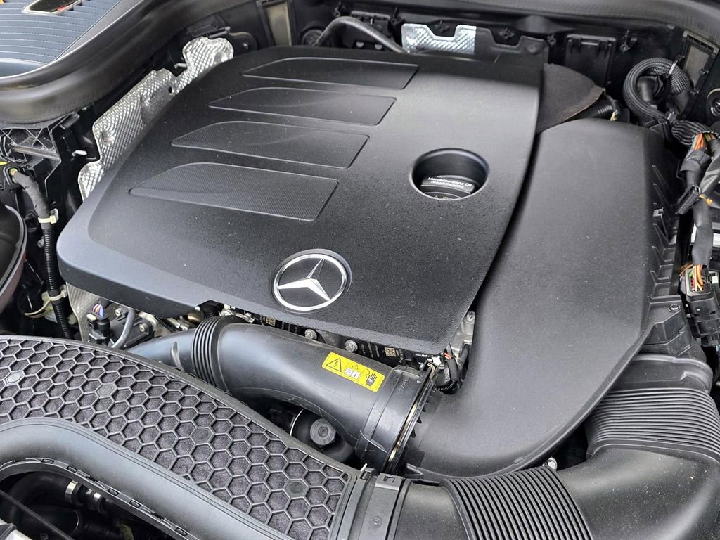 Used 2022 Mercedes-Benz GLC 300 4MATIC w/ Premium Package Lite image 8