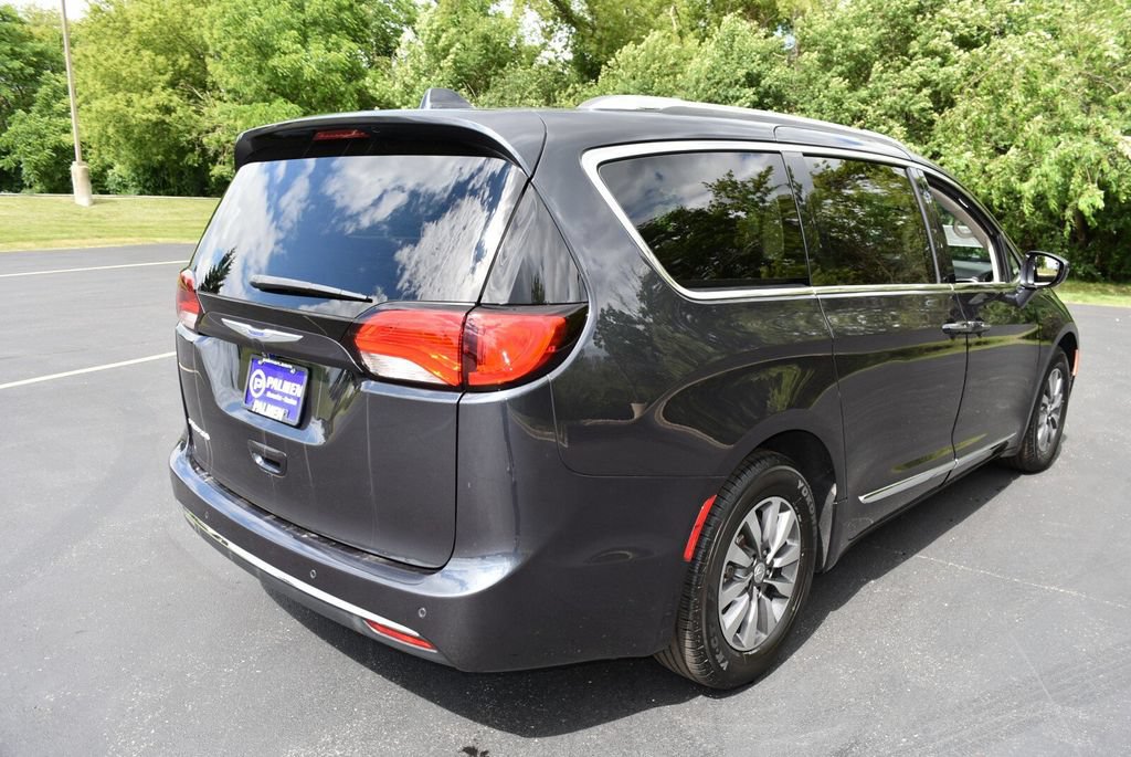 Used 2019 Chrysler Pacifica Touring-L Plus FWD image 5
