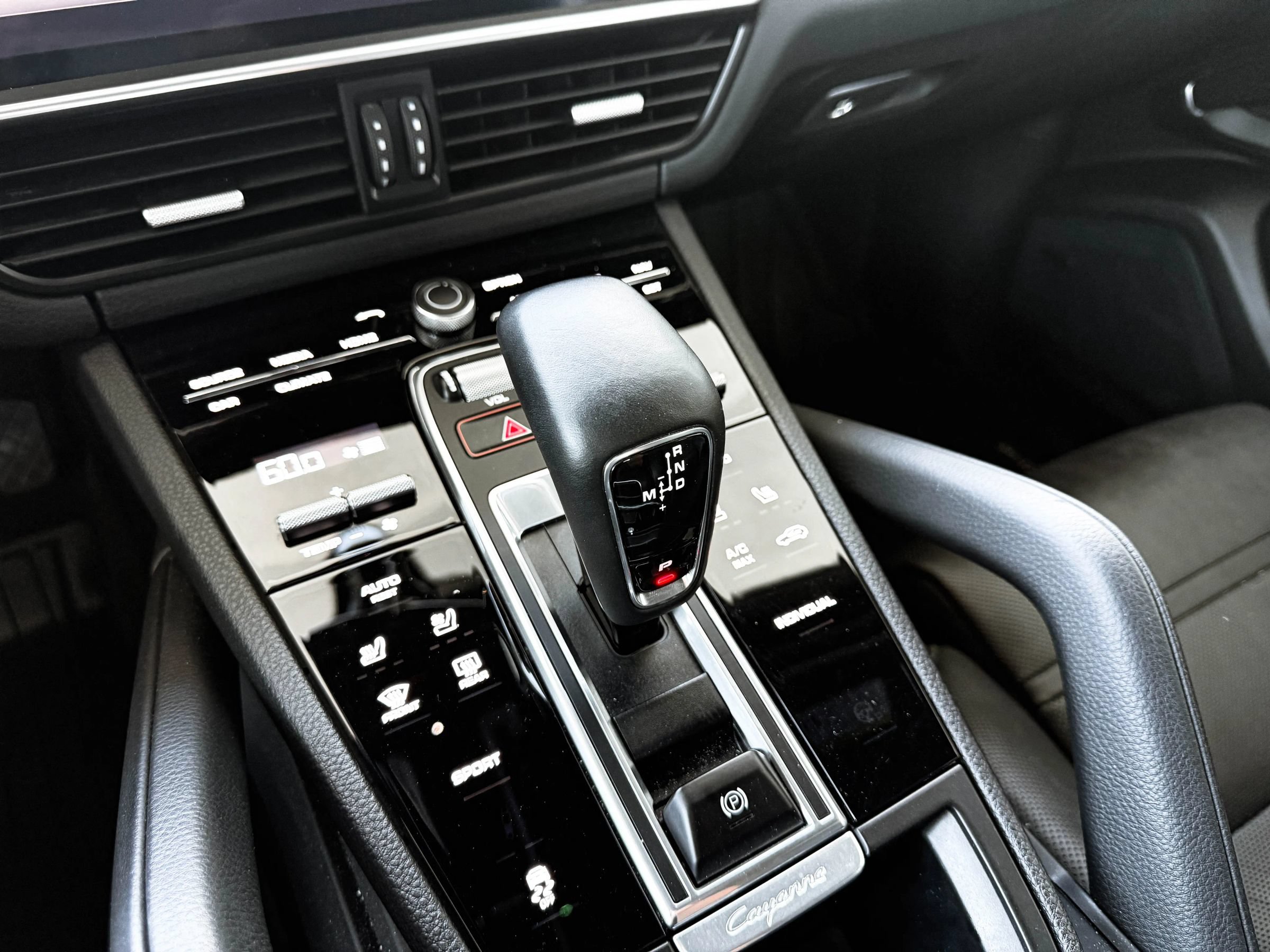 Used 2022 Porsche Cayenne Platinum Edition AWD/4WD image 19