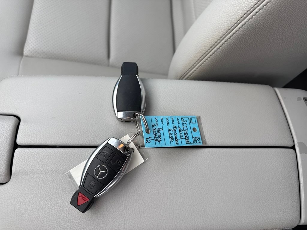 Used 2014 Mercedes-Benz E 250 BlueTEC Sedan image 40