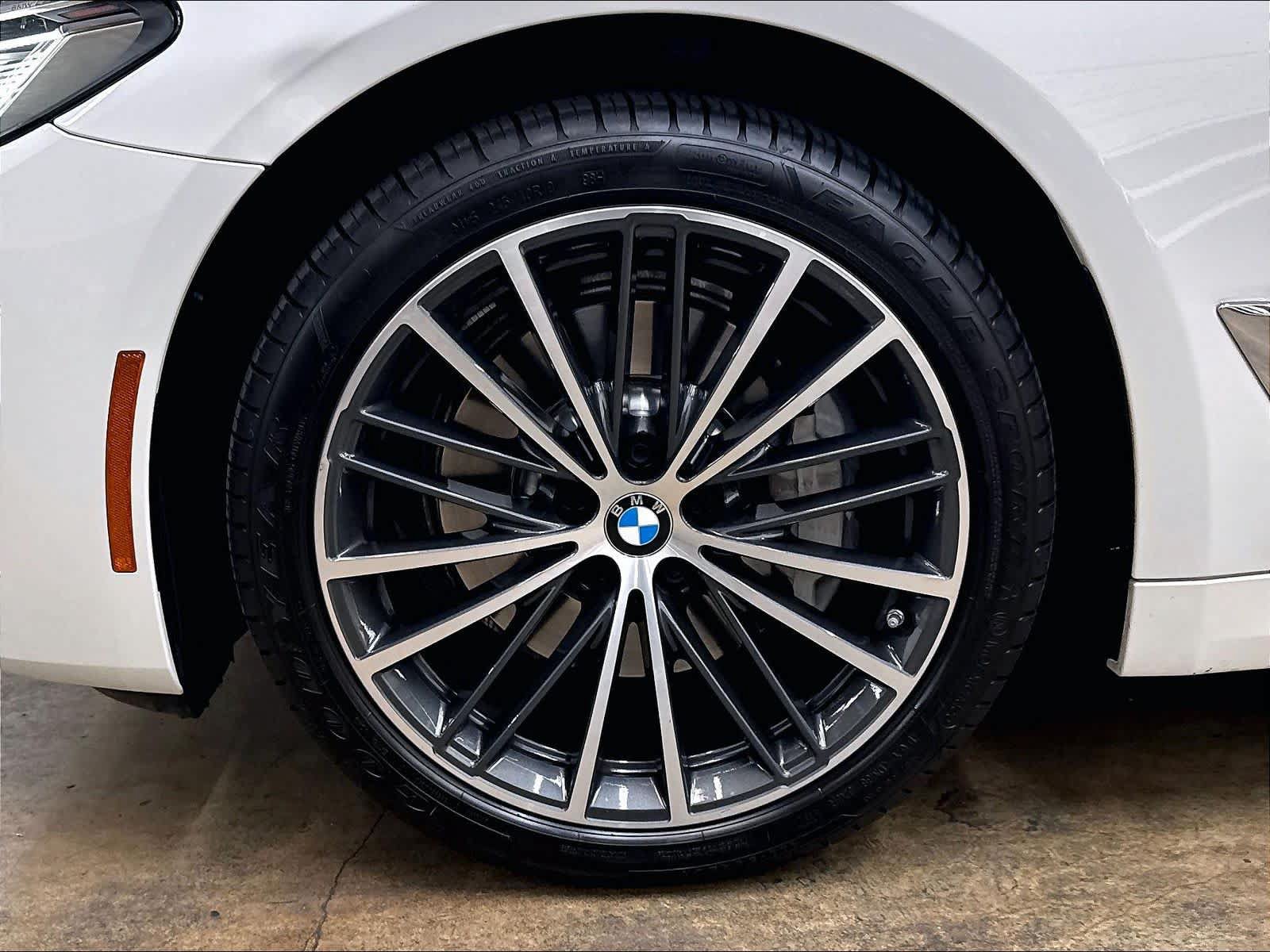 Used 2023 BMW 530i w/ Convenience Package RWD image 12