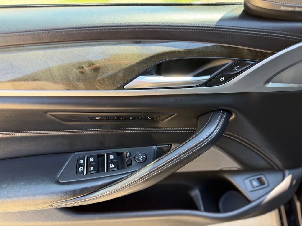 Used 2019 BMW M550i xDrive w/ Dynamic Handling Package AWD/4WD image 12