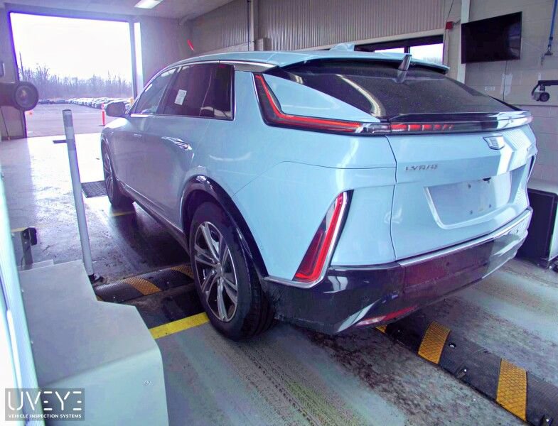 Used 2024 Cadillac Lyriq Luxury w/ LPO, Floor Liner Package AWD/4WD image 3