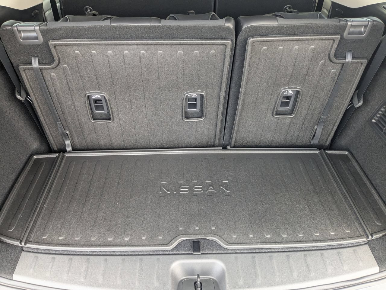 New 2026 Nissan Pathfinder Platinum w/ Cargo Package FWD image 27