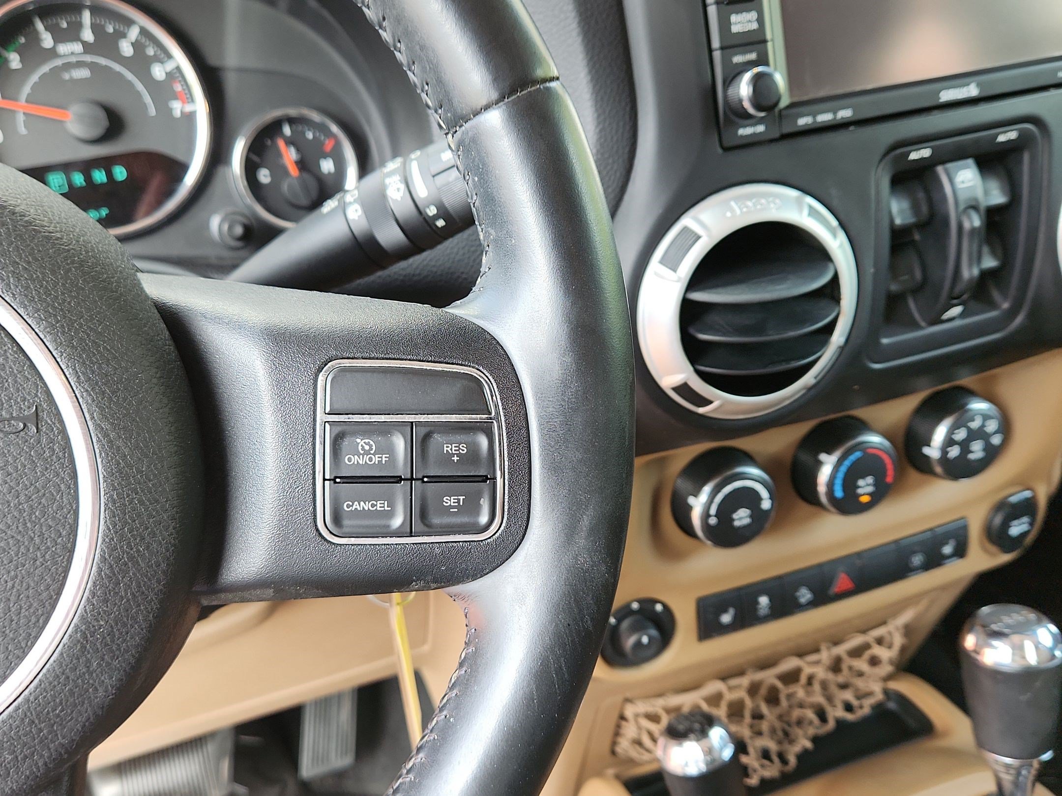 Used 2014 Jeep Wrangler Unlimited Rubicon w/ Max Tow Package AWD/4WD image 16